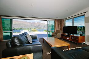 Lakeside Apartments