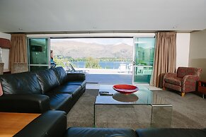 Lakeside Apartments