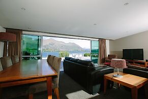Lakeside Apartments