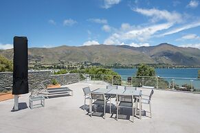 Lakeside Apartments