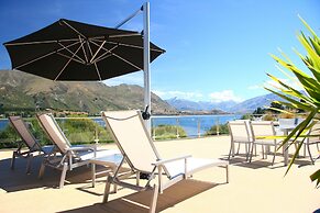 Lakeside Apartments