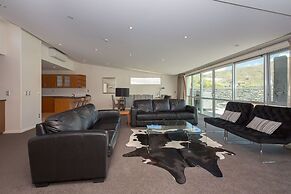 Lakeside Apartments