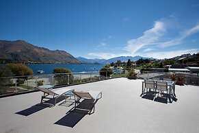 Lakeside Apartments