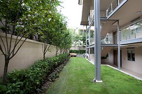 Lakeside Apartments