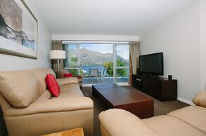 Lakeside Apartments