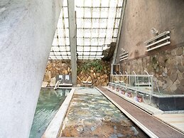 Shirahamakan