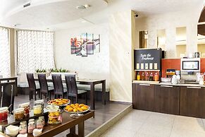 City Avenue Hotel