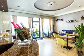 City Avenue Hotel
