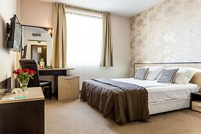 City Avenue Hotel