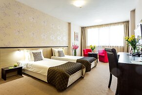 City Avenue Hotel