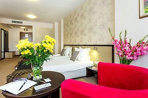 City Avenue Hotel