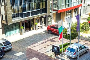 City Avenue Hotel