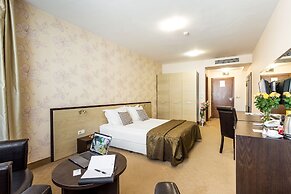 City Avenue Hotel