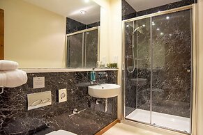 Crossways Inn