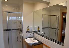 Crossways Inn