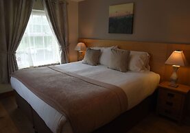 Crossways Inn