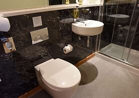 Crossways Inn