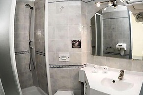 Crau Hotel