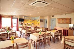 Crau Hotel