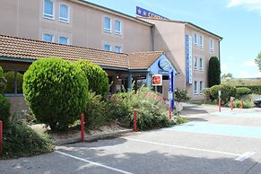 Crau Hotel