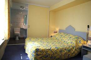 Crau Hotel