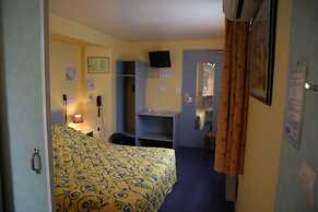 Crau Hotel
