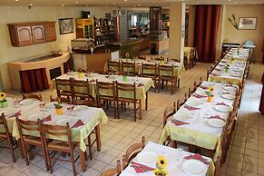 Crau Hotel