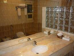Bilqase Throne Hotel