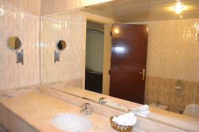 Bilqase Throne Hotel