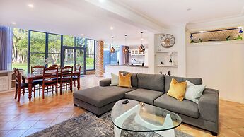 Mt Tamborine Stonehaven Manor