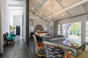La Roca Guest House