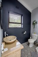 La Roca Guest House