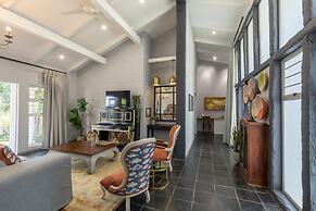 La Roca Guest House