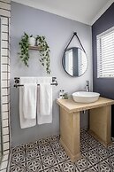 La Roca Guest House