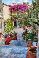 Cavos Bay Hotel and Studios