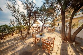 Cavos Bay Hotel and Studios