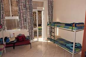 Port Inn - Hostel