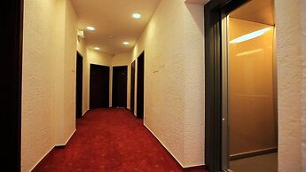 Adesso Hotel