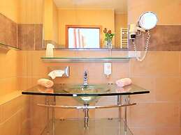 Adesso Hotel
