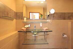 Adesso Hotel