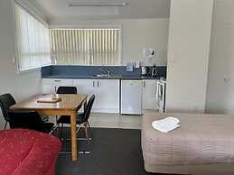 Middle Park Motel