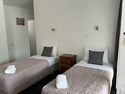 Middle Park Motel