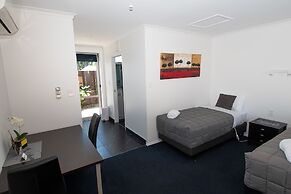 Middle Park Motel