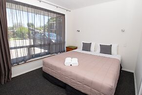 Middle Park Motel