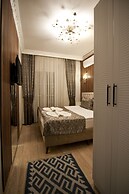 Hotel Broken Column