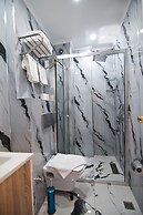 Hotel Broken Column