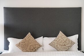 Escala Hotel & Suites