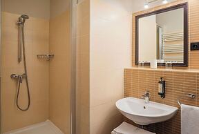 Escala Hotel & Suites