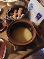 Aloni Hotel