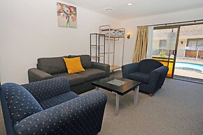 Dukes Midway Lodge